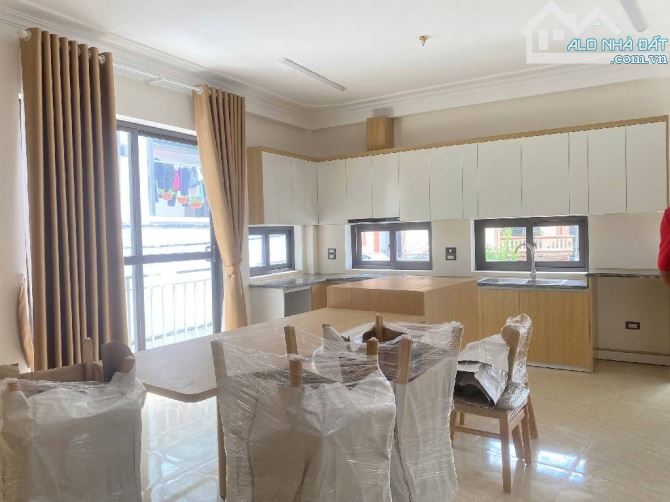 NHỈNH 9 TỶ CÓ NGAY NHÀ 6 TẦNG THANH MÁY GARA Ô TÔ RA VÀO Ở TT VIỆT HƯNG MỚI - ĐẸP HIỆN ĐẠI - 3