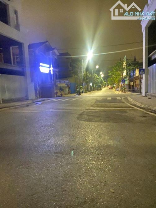 Lý Thánh Tông Trâu Quỳ / Nhà 2T 89m, 4m tiền, 17.6 tỷ / Ô tô tránh, Vỉa hè KD bát ngát - 3