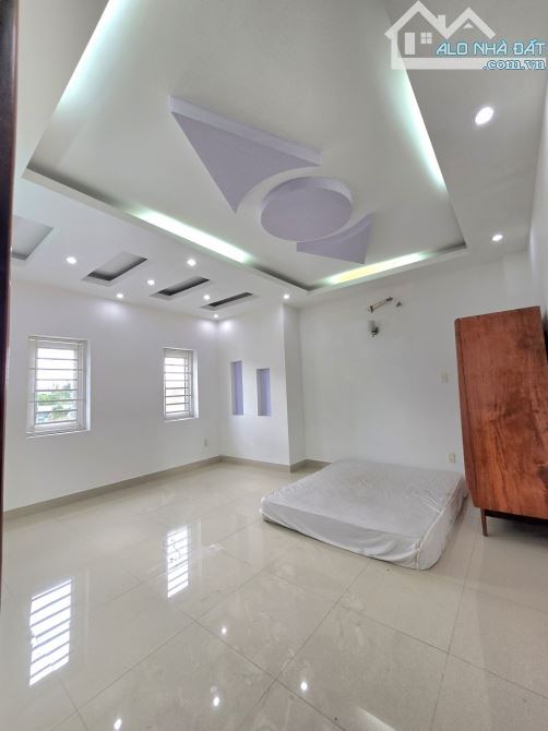 BIỆT THỰ 3 TẦNG NGAY TRUNG TÂM THỦ ĐỨC – 162M2 – 2 Ô TÔ TRÁNH TRƯỚC NHÀ! - 3