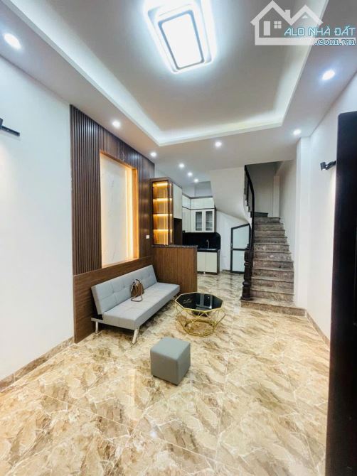 Trường Chinh 1 nhà ra Oto, Vài bước ra phố, Tiện ích ngập tràn, DT 30m*5T, MT 3.5m,Giá 7.7 - 3