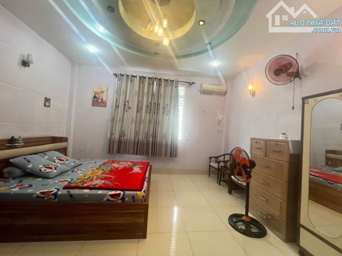 Bán nhà đường số 24, Phường Hiệp Bình, TP HCM. DT 105m2, 3 tầng, 3PN. Sổ hồng, giá 11.85 - 3