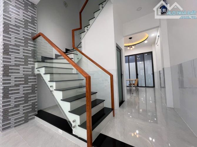 CHÍNH CHỦ GỬI BÁN NHÀ 3TẦNG MỚI TINH DT62M NGAY ĐƯỜNG GÒ CÁT,HẺM XE HƠI,CHỈ NHỈNH 6TỶ - 3