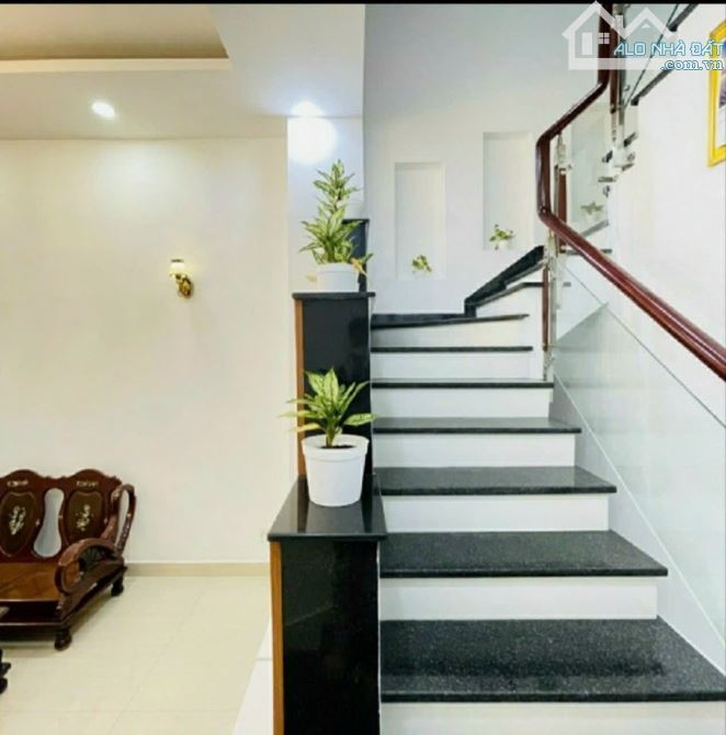 NHÀ 3 TẦNG - HẺM Ô TÔ - KHU PHÂN LÔ XÂY FULL 65 M2. - 3