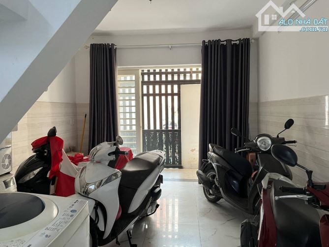 BÁN NHÀ HẺM LÊ VĂN DUYỆT - BÌNH THẠNH - 3 TẦNG - 4M × 9M - NHỈNH 6 TỎI - 3
