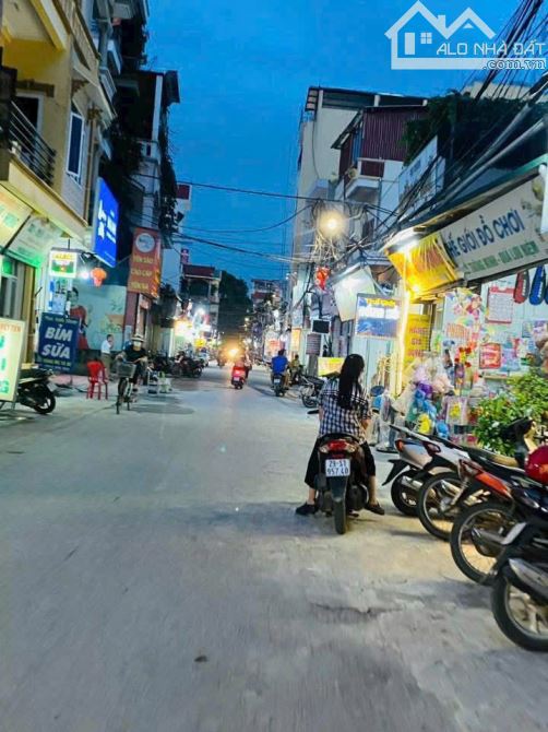 MẶT PHỐ Ô TÔ TRÁNH,BÁN ĐẤT TẶNG NHÀ 3 TẦNG MỚI SẴN KHAI THÁC KINH DOANH - 3