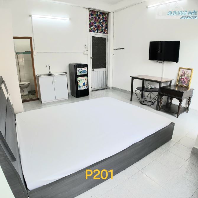 Phòng ban công quận 10 đường Nguyễn Tri phương GẦN ĐH KINH TẾ UEH VẠN HẠNH MALL HUFLIT - 3