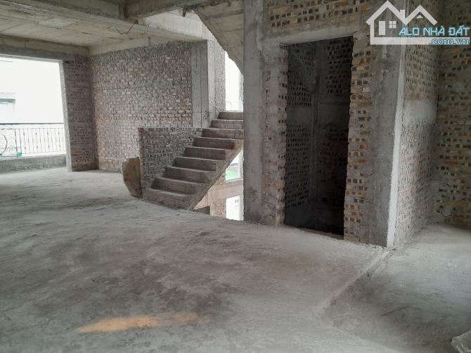 Bán biệt thự xây thô Trung Hoà, 6 Ô tô tránh, 320m2 - 4 tầng - 1 hầm - MT 16m, Giá 109 tỷ - 4