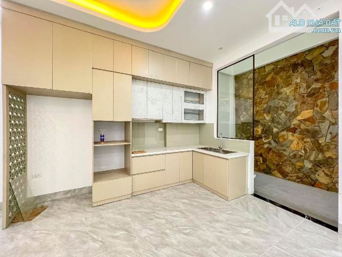 GIẢM KỊCH SÀN - NHÀ HOÀNG HOA THÁM , VÀI BƯỚC RA OTO, 38M2 x 6T,  CHỈ 9.2 TỶ - 5