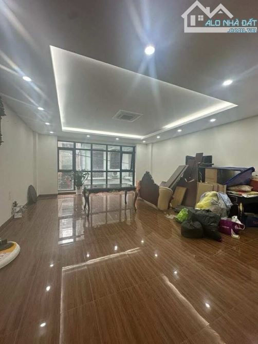 -SIÊU PHẨM PHỐ HUẾ- ĐẠI CỔ VIỆT  - DT 52m2 x 3 tầng - thang máy, MT 8.2m - Nhà mặt tiền - 4