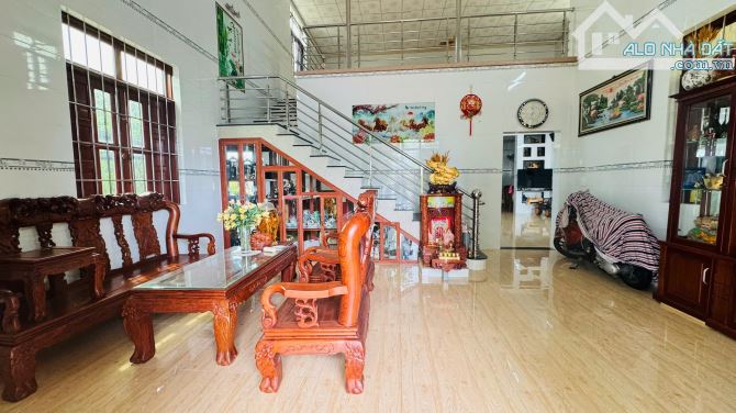 NHÀ VƯỜN SUM SUÊ GẦN 3000M2 ĐẤT ĐỎ- HCM🏝️🏝️🏝️ 🌈🌈GIÁ BÁN: 10TỶ TL🌈🌈 ---- 🌈Dt: 2715m - 4
