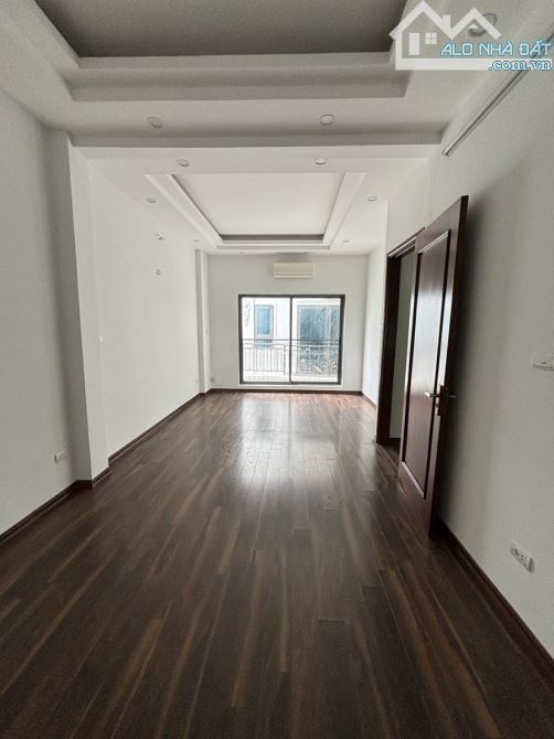 PHỐ TRẠM - CỔ LINH - LONG BIÊN - 40M - 5 TẦNG - MT 5M - 7.5 TỶ NHÀ MỚI - GẦN PHỐ - 4
