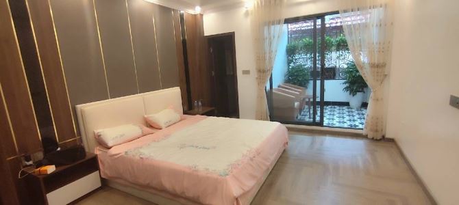 VIP NHẤT LONG BIÊN-MẶT PHỐ NGÔ GIA TỰ- VỈA HÈ  ĐÁ BÓNG-KD BẤT CHẤP -GARA 2 Ô TÔ -7 T THAÝ - 4