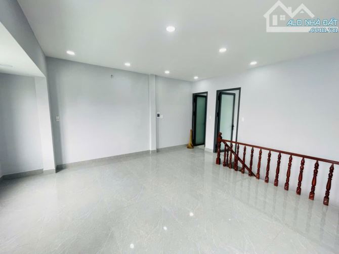 Nhà 5,5x17m, ô tô đậu cửa, gần Viettel Nguyễn Sơn, 6.6 tỷ - 4
