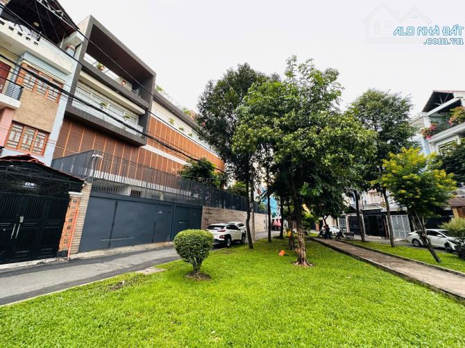 Giảm 30 Tỷ Bán, Đáng Đầu Tư Siêu Biệt Thự Hoàng Việt, 35x22m, CN 750m2, Hầm-5 Lầu, Hồ Bơi - 4