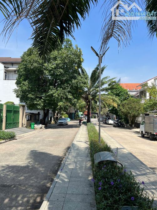 Bán biệt thự khu Compound Lương Định Của Q.2 - 10x27m Hầm 3 tầng giá 70 tỷ giảm 66 tỷ. - 4