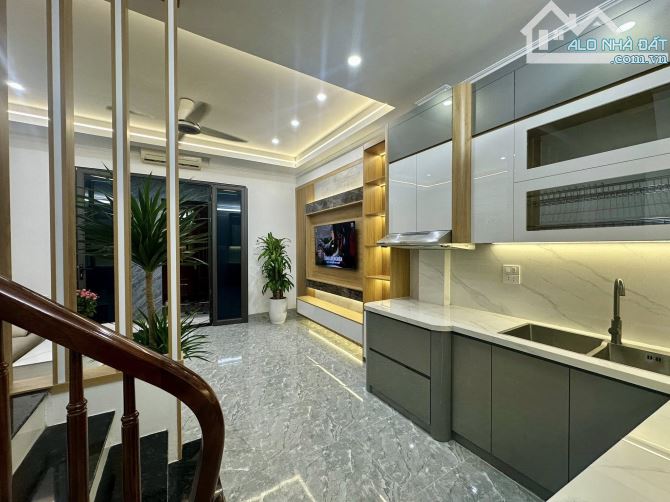 BÁN NHÀ MỚI 5 TẦNG MẶT TIỀN RỘNG, NỘI THẤT ĐẸP, GẦN ĐƯỜNG Ô TÔ, PHỐ BÙI XƯƠNG TRẠCH. - 4