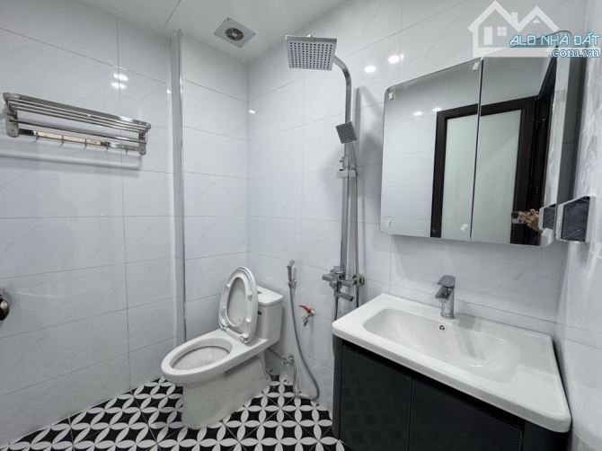 Bán nhà dân xây Cầu Giấy 6T thang máy, ô tô đỗ cửa, full nội thất, ở ngay. Giá đầu tư tốt - 4