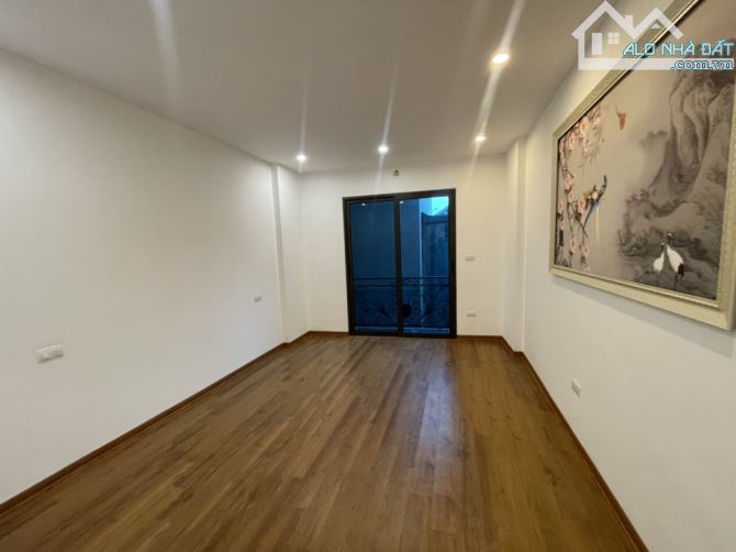 BÁN NHÀ 6 TẦNG GIANG BIÊN, LONG BIÊN,  Ô TÔ ĐỖ CỔNG , CHỈ 6 TỶ - 4