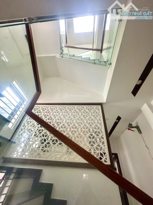 Làng hoa Gò Vấp - NGUYỄN VĂN KHỐI; 65m2 3tầng đúc - HXH đổ cửa - vị trí vàng thuận đi lại - 4