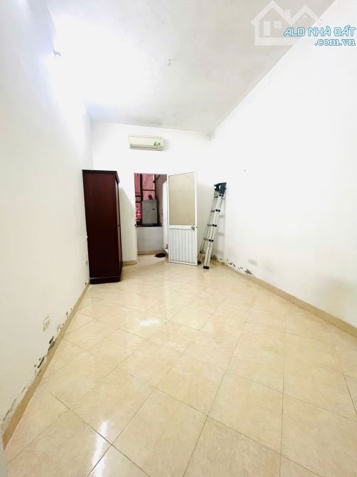 Cho thuê nhà nguyên căn ngõ 178 Giải Phóng, 50m2 x 2 tầng, 3 ngủ, 2 wc,  8tr5/tháng - 4