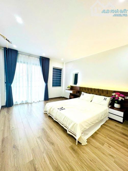 NHÀ MỚI 6 TẦNG -THẠCH BÀN - LONG BIÊN - DT 40M - MT 4M - GIÁ 8,9 TỶ - GẦN ÔTÔ - THANG MÁY. - 4