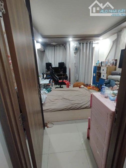 Nhà đẹp 50m2, đúc 4 tầng, hẻm 5m, KDBB  - Đoàn Văn Bơ – nhỉnh 5 tỉ. - 4
