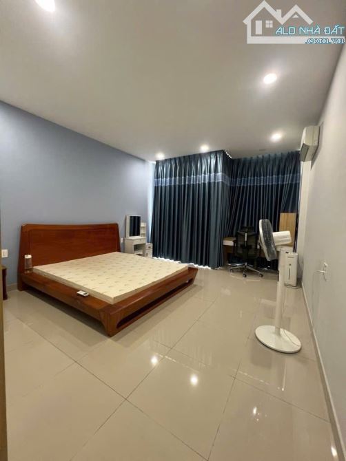 Bán Nhà 3 tầng Hẻm 1 Xẹt Hoàng Diệu2, ngay ĐH ngân hàng, DT 100m2, SHR,Vuông A4, nhỉnh 8ty - 4