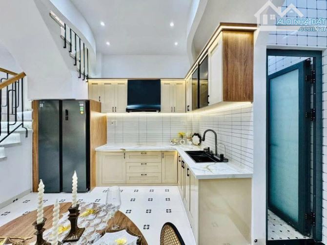 Nhà 3 tầng cực đẹp,full nội thất,ngay chợ Thạch Đà, Gò Vấp:chưa tới 5 tỷ - 4