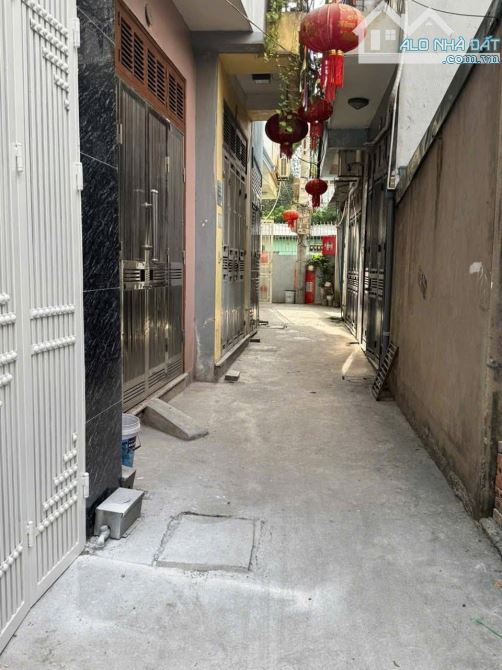 Chính chủ gửi bán nhà 3 tầng 38m2 dân xây đường Chiến Thắng, La Khê, Hà Đông. Giá hơn 7 tỷ - 4