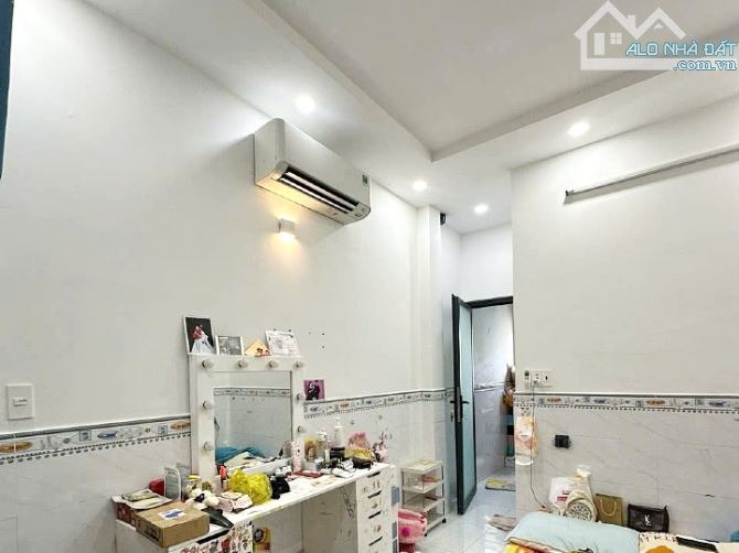 Cần bán nhà 2 lầu sân thượng hẻm Võ Văn Kiệt, Q5 - 4