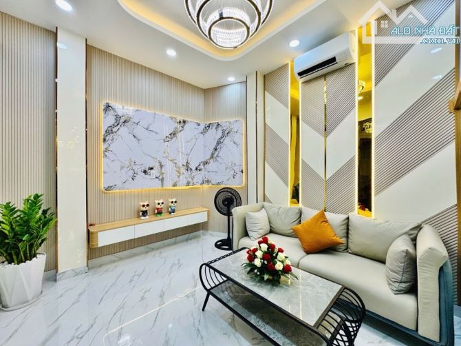 Bình thạnh . 2tâng. 30m2 . 2pn. 2wc . Gần chợ thị nghè ➡️ Cầu thị nghè . - 4