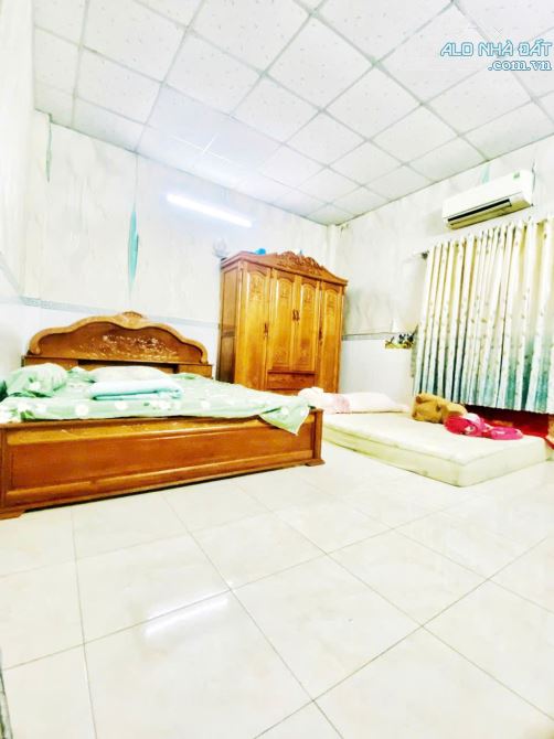 Bình Tân  2 Tầng ,98m² ( 5.4x17m, nở hậu 6.2m) , Hẻm 4m , Giá hơn 5 tỷ - 4