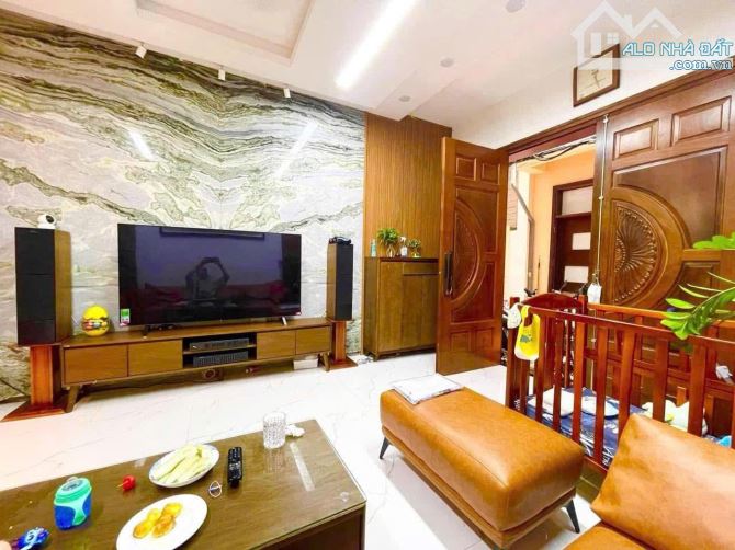 Bán nhà ngõ 173 Hoàng Hoa Thám quận Ba Đình - Sổ đỏ 43m2 - 5 tầng - MT 3,9m - Giá 9 Tỷ - 4