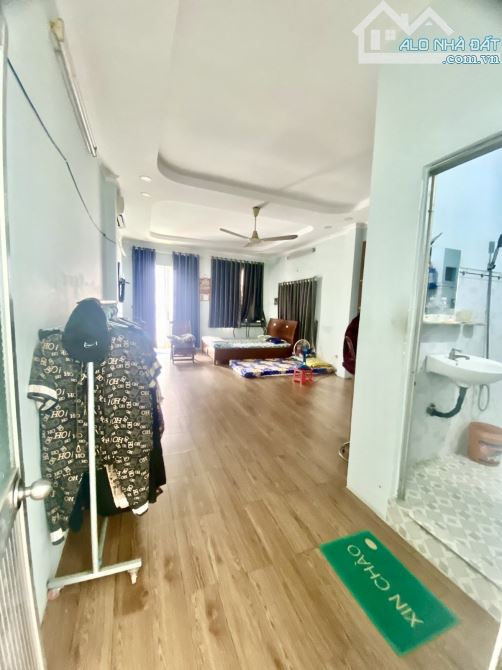 QUYẾT NHANH MỚI MUA ĐƯỢC CĂN NÀY NHÀ 3 TẦNG ĐÚC HẺM XE HƠI THÔNG ĐÔNG BẮC - TÔ KÝ Q12 - 4