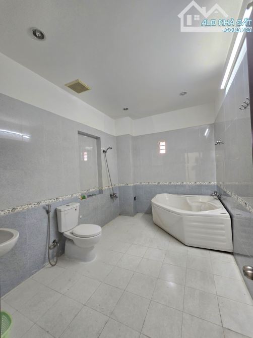 BIỆT THỰ 3 TẦNG NGAY TRUNG TÂM THỦ ĐỨC – 162M2 – 2 Ô TÔ TRÁNH TRƯỚC NHÀ! - 4