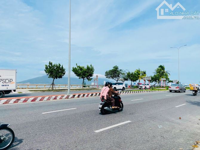 Bán đất mặt tiền Nguyễn Tất Thành rộng 124m2 vị trí đắc địa view Biển! - 4
