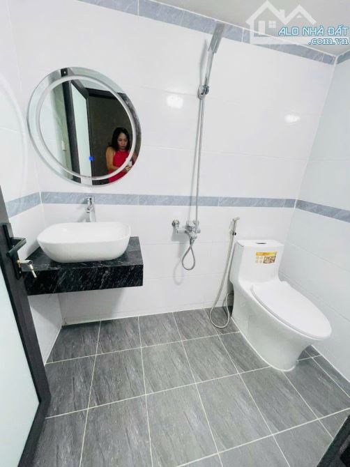 Trường Chinh 1 nhà ra Oto, Vài bước ra phố, Tiện ích ngập tràn, DT 30m*5T, MT 3.5m,Giá 7.7 - 4