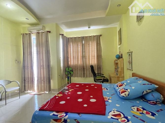 Bán nhà đường số 24, Phường Hiệp Bình, TP HCM. DT 105m2, 3 tầng, 3PN. Sổ hồng, giá 11.85 - 4