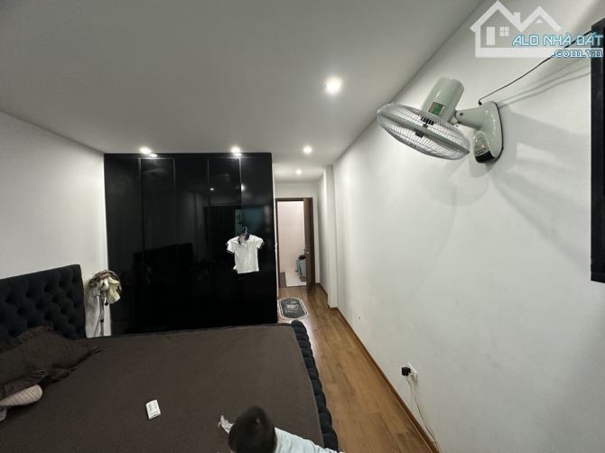 BÁN NHÀ GIANG BIÊN, LONG BIÊN,  DT 32M , 6 TẦNG , Ô TÔ ĐỖ CỔNG, CHỈ 6,2 TỶ - 4