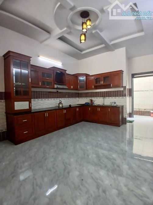 NHÀ 4 TẦNG BTCT MỚI TINH SANG TRỌNG, 96M2, 4PN, 4WC, HXH, GẦN CHỢ ĐÔNG QUANG, CHỈ 7,5 TỶ - 4