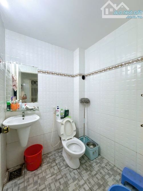 Xe hơi tới nhà cũ Quận 4 DT 100m - Ngang 4m - Đoàn Văn Bơ Sổ hồng không quy hoạch - 4