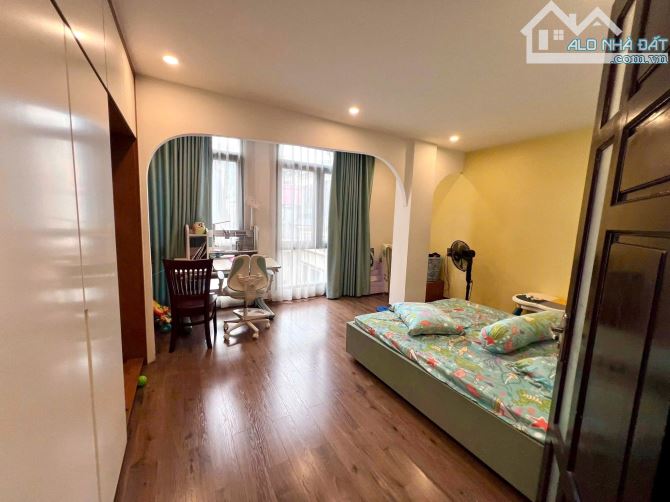 BÁN NHÀ TRẦN QUANG DIỆU, ĐỐNG ĐA - LÔ GÓC 67M x 7T THANG MÁY - MT 6M - Ô TÔ TRÁNH - 4