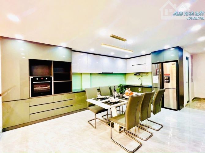 SIÊU PHẨM SÁT MẶT TIỀN - 7 CHỖ VÔ NHÀ - THANG MÁY NHẬP - NGAY VINCOM QUANG TRUNG, BV 175. - 4