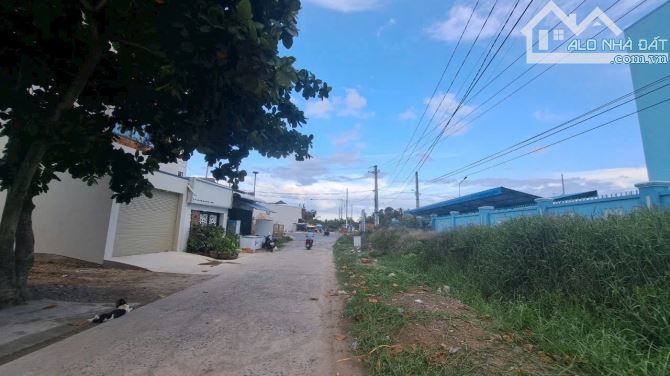 Bán lô đất dân TDC Ngọc hiệp cạnh nhà 3 tầng đối diện viện nguyên cứu  Dtich 80 m2 - 4