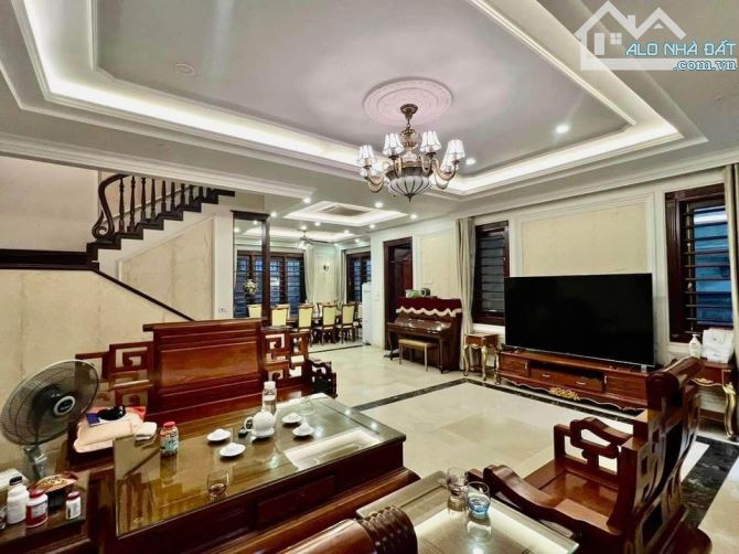 Bán biệt thự sân vườn, KĐT Dịch Vọng - Đường Lớn 5 Ô tô tránh - 340m2 x 4T MT 18m - 119 tỷ - 5