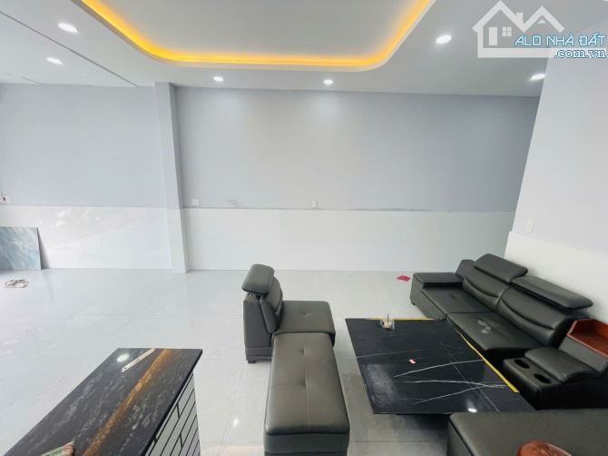 Nhà 5,5x17m, ô tô đậu cửa, gần Viettel Nguyễn Sơn, 6.6 tỷ - 5