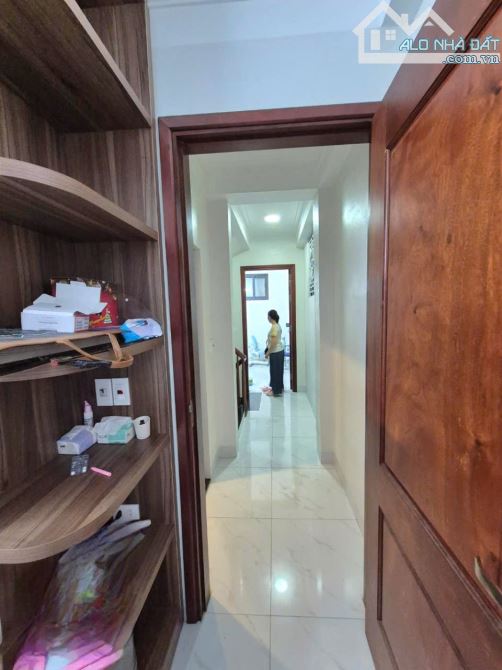 *Bán nhà Tứ Hiệp-Thanh Trì 40m²,5 tầng mặt ngõ thông ô tô,KD tốt,tặng nội thất.Giá 7,8 tỷ - 5
