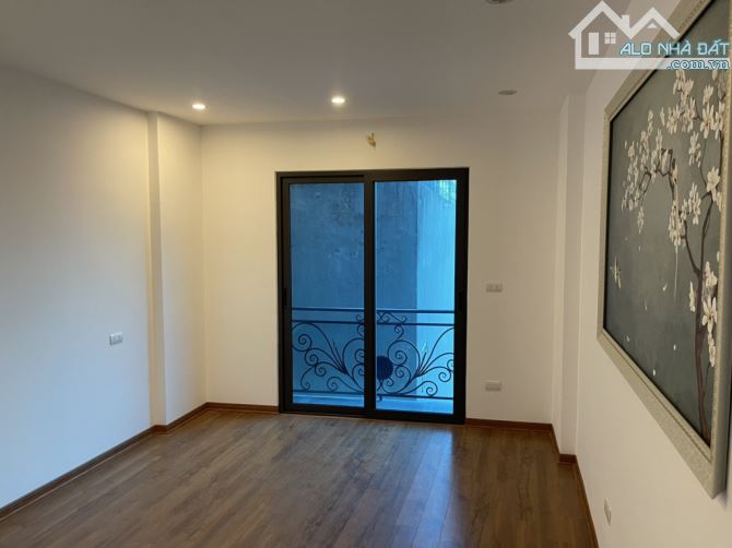 BÁN NHÀ 6 TẦNG GIANG BIÊN, LONG BIÊN,  Ô TÔ ĐỖ CỔNG , CHỈ 6 TỶ - 5