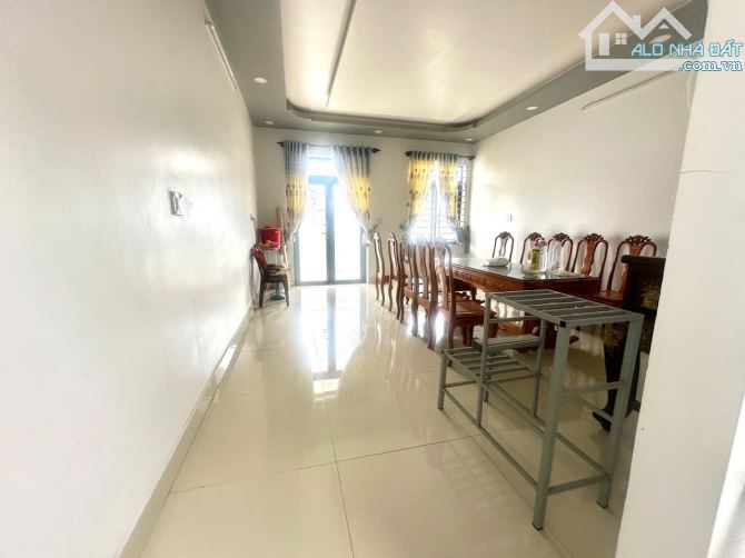 Bán nhà 3tầng  Nguyễn tri phương. P dĩ an dt 90m - 5