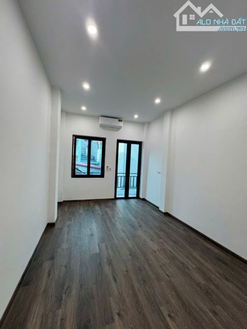 Chính chủ gửi bán nhà 3 tầng 38m2 dân xây đường Chiến Thắng, La Khê, Hà Đông. Giá hơn 7 tỷ - 5